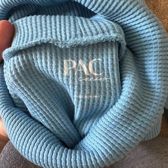 Cropped turtleneck - Picture 2 of 2